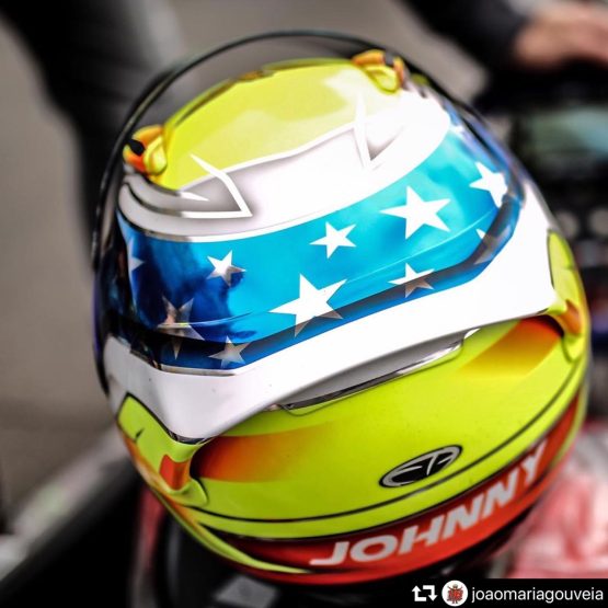 Pintura e personalização de capacete de kart Piloto Johnny