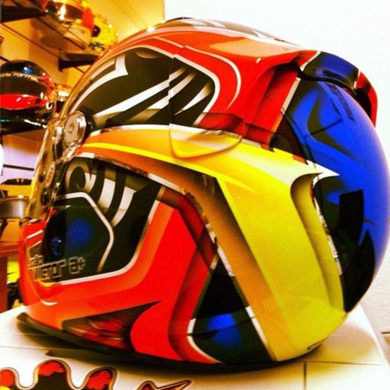 Pintura e personalização de capacete de kart piloto João Vietor