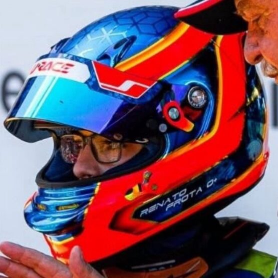 Personalização de capacete de kart e carro