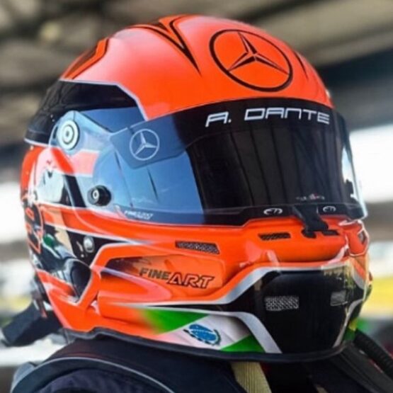 Personalização de capacete de kart e carro