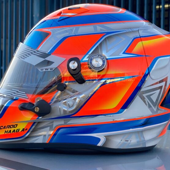 Personalização de capacete de kart e carro